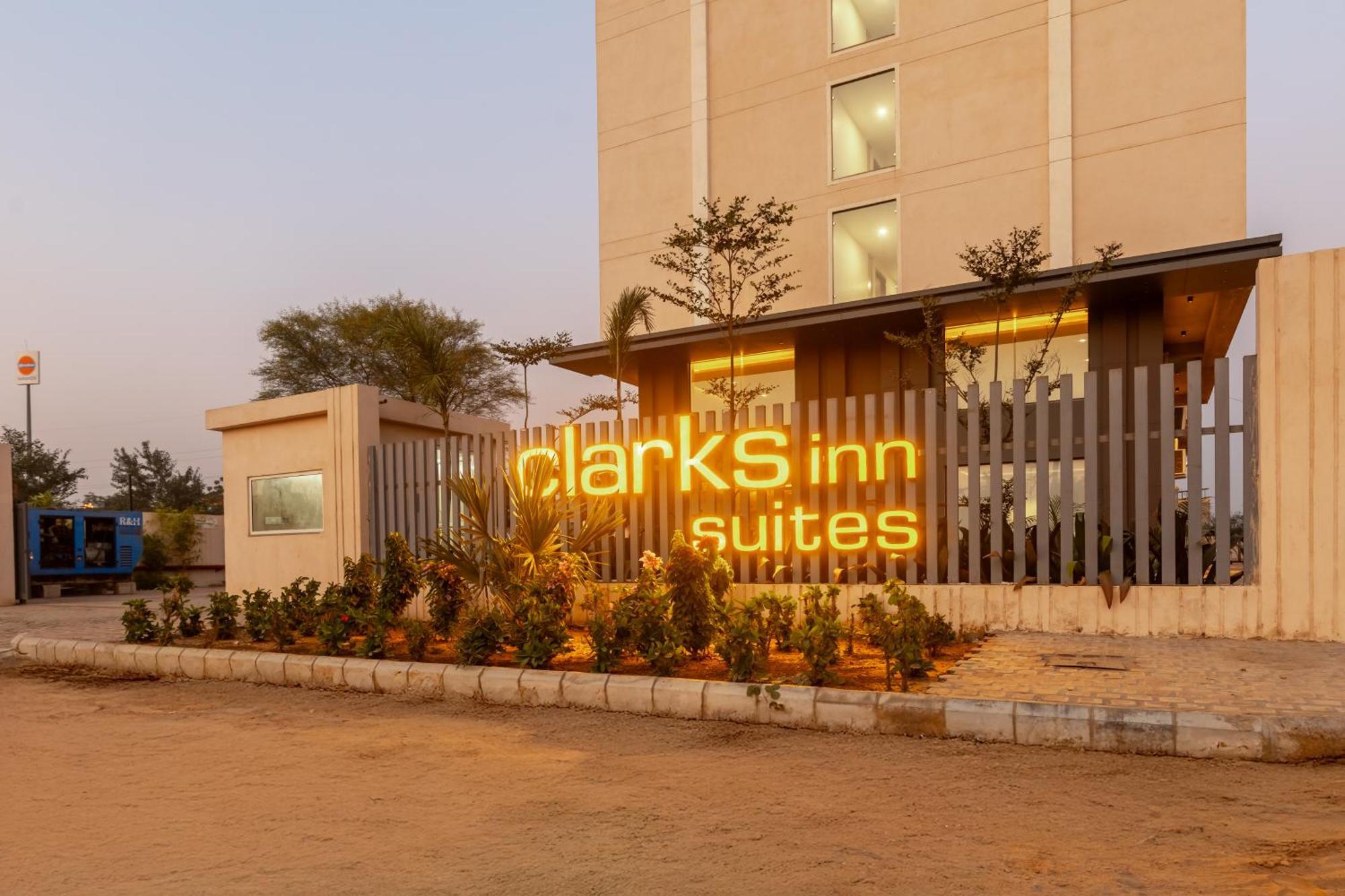 Clarks Inn Suites Джапур Экстерьер фото
